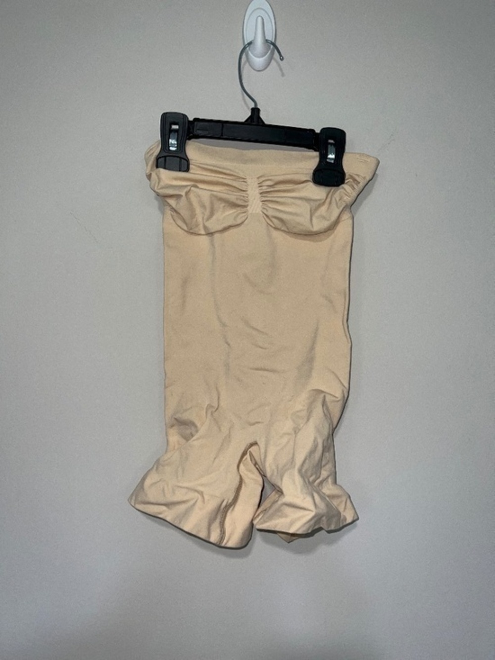 SKIMS SEAMLESS SCULPT STRAPLESS SHORTIE BODYSUIT SAND SMALL